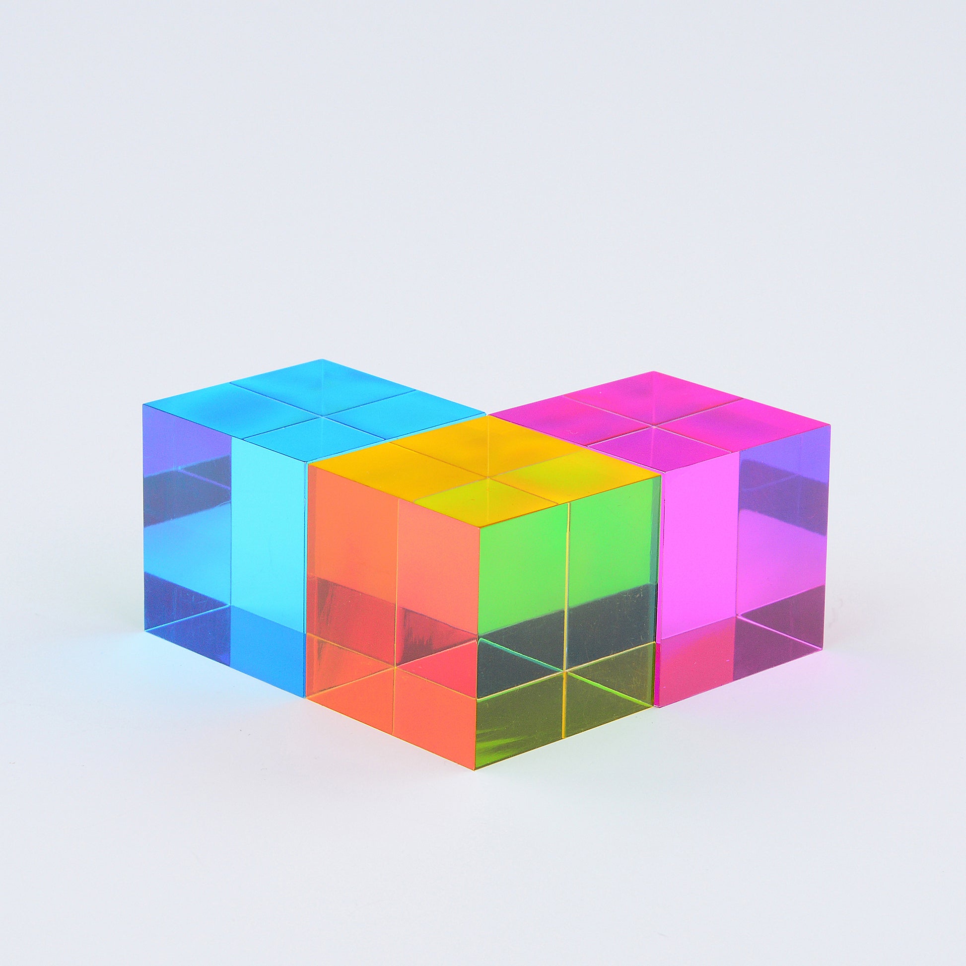 THE Y CUBE - CMY Cubes